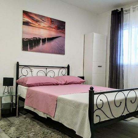 Studio Apartman Violeta II - 50M From The Beach Trogir Exterior foto