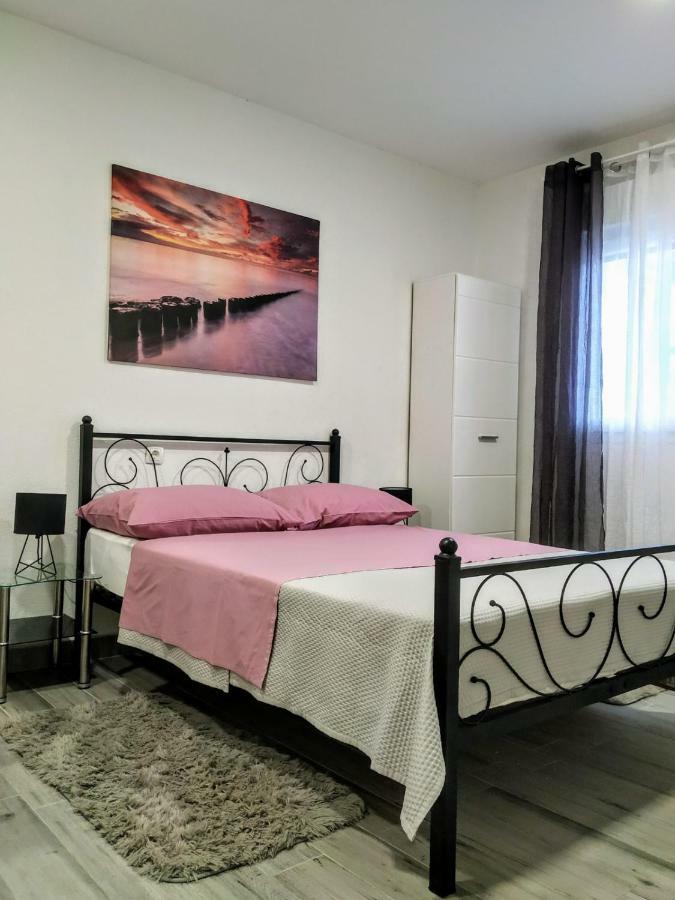 Studio Apartman Violeta II - 50M From The Beach Trogir Exterior foto